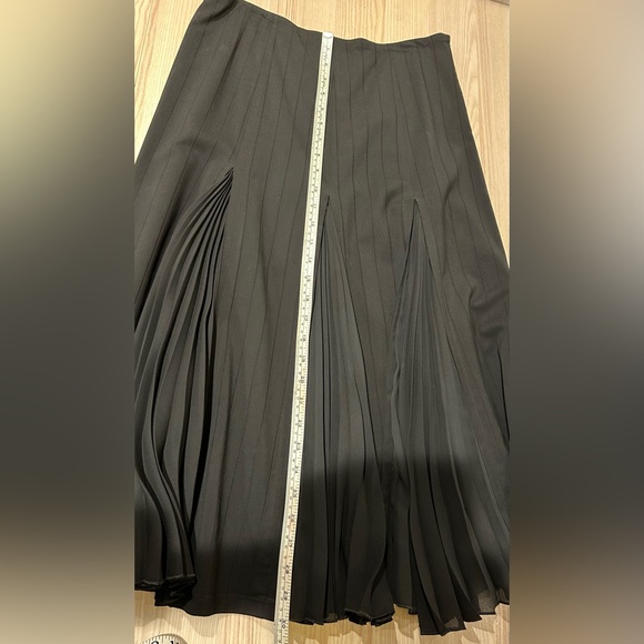 Gorgeous MaxMara skirt with plisse inserts size M - Picture 9 of 9